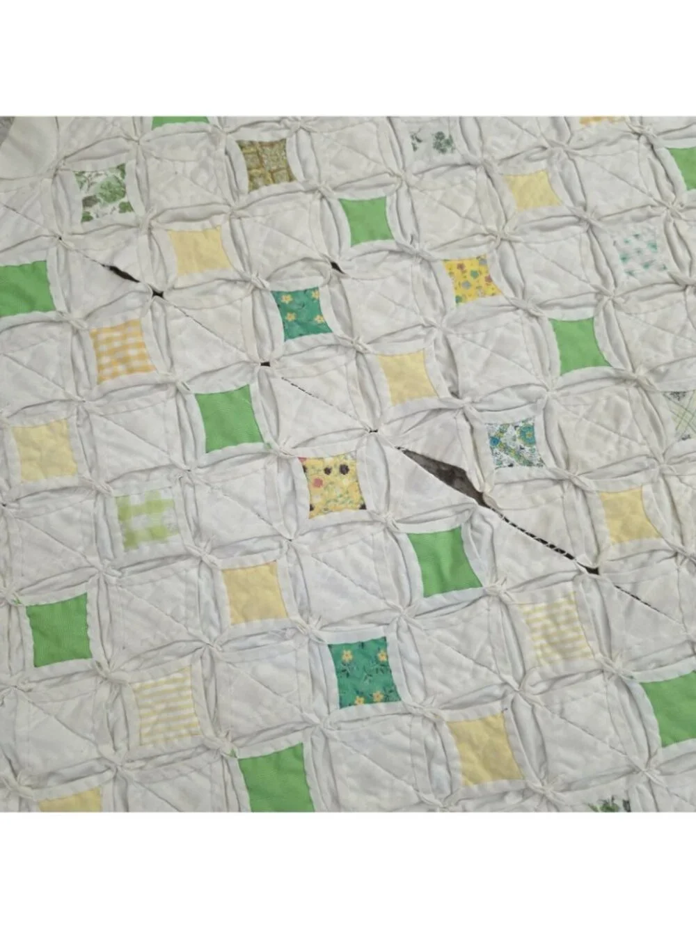 Vintage Handmade Cathedral Window Cutter Quilt Green Yellow 88 x 59